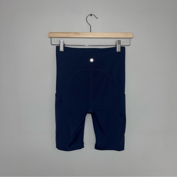 Athleta Shorts Women's Size Extra Small Navy Ultimate Stash Pocket 9"‎ Inseam - Picture 6 of 9